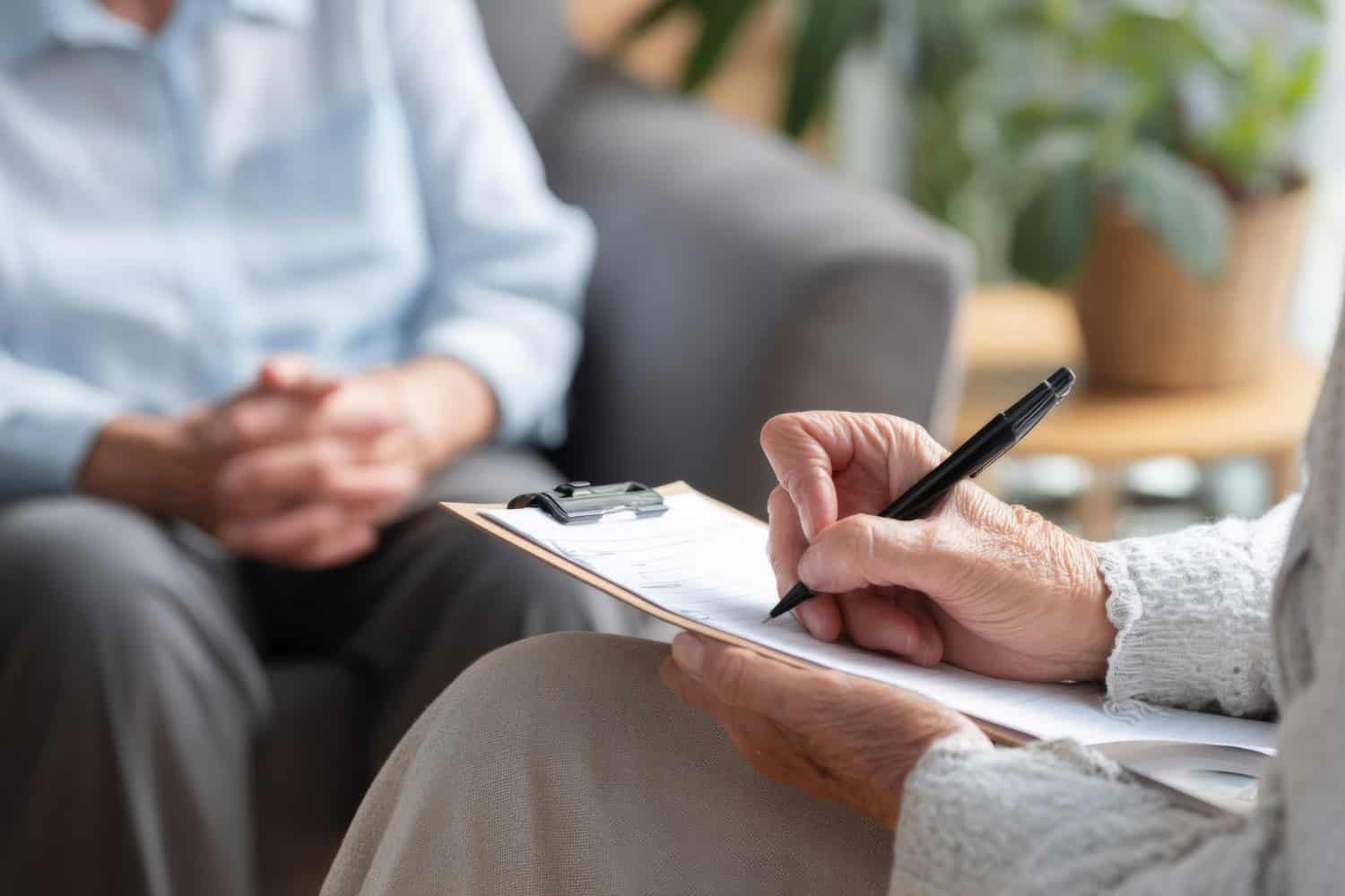Therapist taking notes during a dual diagnosis therapy session in Bowling Green, KY at Redstone Behavioral Health.