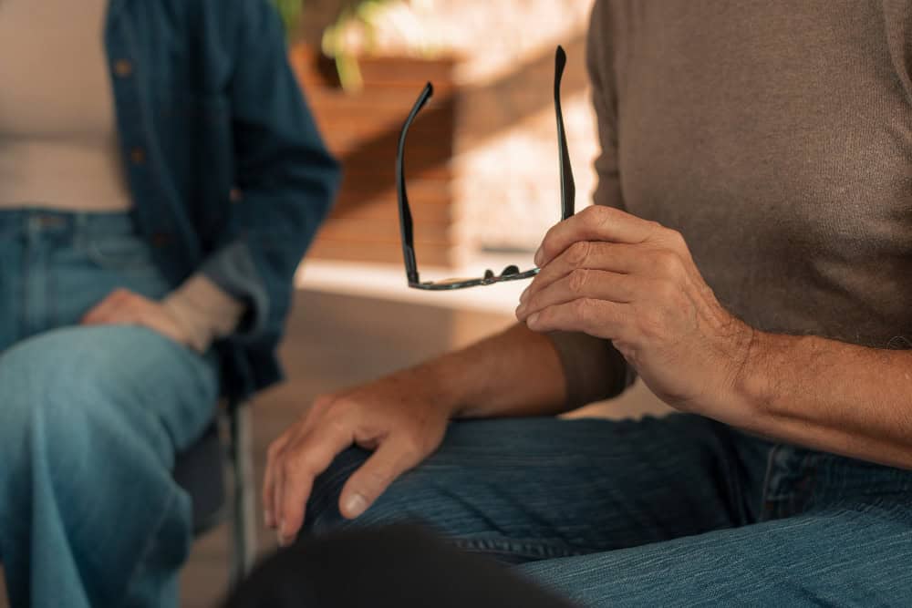 People participating in a psychological support group during medical detox treatment in Nashville, TN.
